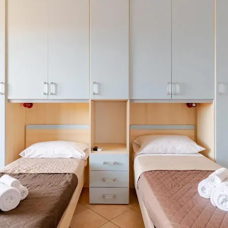 Garden Villa - Free Parking, Wi-Fi E Netflix Fiumicino Buitenkant foto